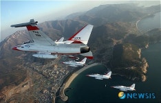 남해상공서 임무수행중인 T-50 고등훈련기