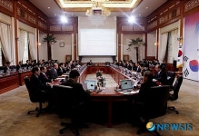 국무회의 주재하는 이명박 대통령