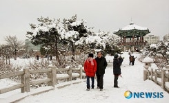 호수공원 월파정 앞에서