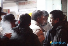 경기여흥인력 | 인력시장 노동자들 애로사항 듣는 김문수 경기지사