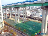 고속도로 교각 아래 체육공원 조성