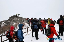 향적봉을 오른 등산객들