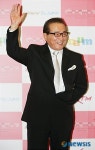 신영균, 아이티돕기 10만달러 쾌척