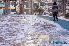 반짝이는 얼음길