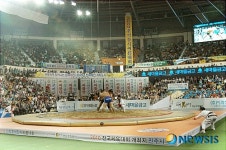 진주실내체육관, 전국 체육대회·콘서트 열기 후끈
