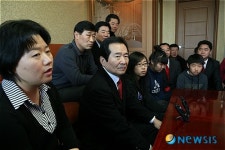 교육분야 관련 가정 방문한 정세균 대표