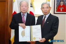 춘천와이신용협동조합 적십자특별회비 전달