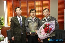 STX엔진 신상동 반장 창원시 이달의 최고 근로인상 수상