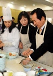 조리실습하는 정세균 대표
