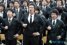 힘차게 부르는 고교 마지막 응원가