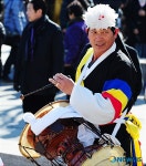영하의 추위 녹이는 어르신의 흥겨운 가락