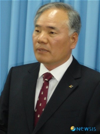 <6.2지방선거>충북지사 출마 선언하는 김백규 진보신당 충북도당위원장
