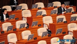 오늘도 비어있는 의원들 자리