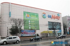 롯데, GS 백화점·마트 인수 전북 영향 미미…롯데 유통 1위는 계속