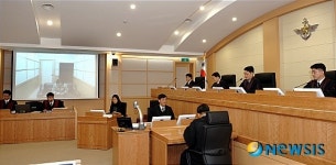 전자법정 시연하는 군사법원