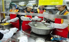 세븐럭봉사단의 배식봉사