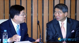 이야기나누는 이계진,김광림 의원