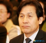 [6.2지방선거]안성기 친구따라 춘천왔어요