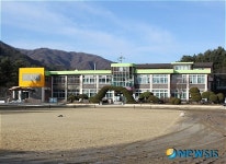 화천 두메산골 ‘동화같은 도서관’ 개관 눈길