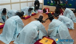 천안 외국인전담교도소 개청…문화체험하는 외국인 수형자들