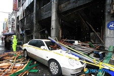 마산 가스추정 폭발...3명 사망,11명 중경상