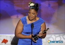 [아카데미시상식]수상 소감 밝히는 모니크