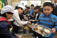 친환경 급식으로 아토피여 사라져라