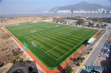 사하구 을숙도 축구장, 인조잔디 구장으로 변신