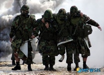 부상당한 전우를 구출하라!