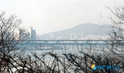 흐릿한 서울 시계