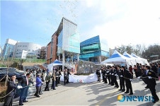 ‘정보와 지식의 샘’ 포천 시립 소흘도서관 개관