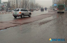파손된 안양시 인덕원사거리 BRT 차로