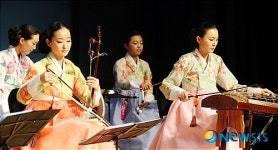 식사와 전통 국악공연을 함께