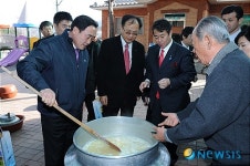 양평군 일본 총무대신, 양평 용문 보릿고개마을 방문