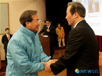 [6.2지방선거]인사나누는 정몽준 대표와 김대식 예비후보