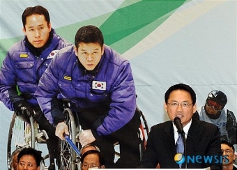 격려사하는 유인촌 문화체육관광부 장관