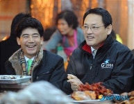 길음시장 찾은 유인촌 장관-서찬교 성북구청장