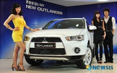 알루미늄 루프로 흔들림 줄인 SUV 아웃렌더