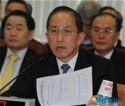 의원질의 답변하는 김태영 국방부장관