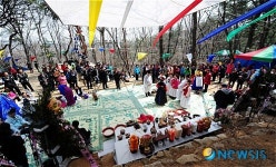 서울 도심서 만난 전통 마을 굿