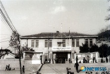 90년 만에 옛 모습 그대로 복원된 밀양관아