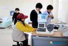 강진군, 5일시장 이동보건소 운영…무료 건강검진 호평