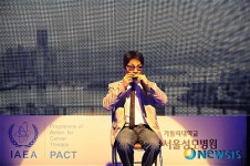 재즈 하모니카 연주자 전제덕의 감미로운 연주