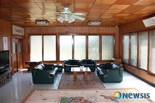 동해시 소재 근대문화유산 문화재 동부사택, 별관 거실 모습