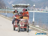 붕어섬 나들이 인파 북적