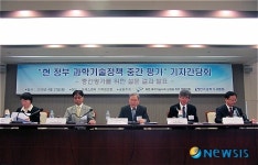 과학기술종사자 74%,  가장 큰 잘못은 과기부와 정통부 폐지