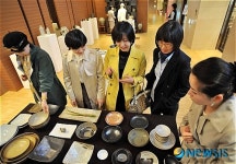 예술품을 보고 느끼는 관람자들