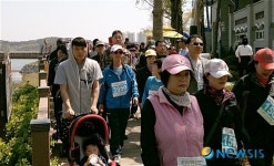 군산 은파관광지 3세대 가족 걷기대회 성황