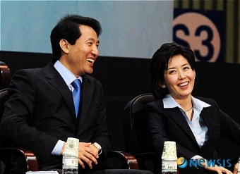 [6.2지방선거]웃으며 이야기 나누는 오세훈, 나경원 한나라당 서울시장 후보