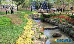 친환경 생태공원으로 다시 태어난 장충단공원